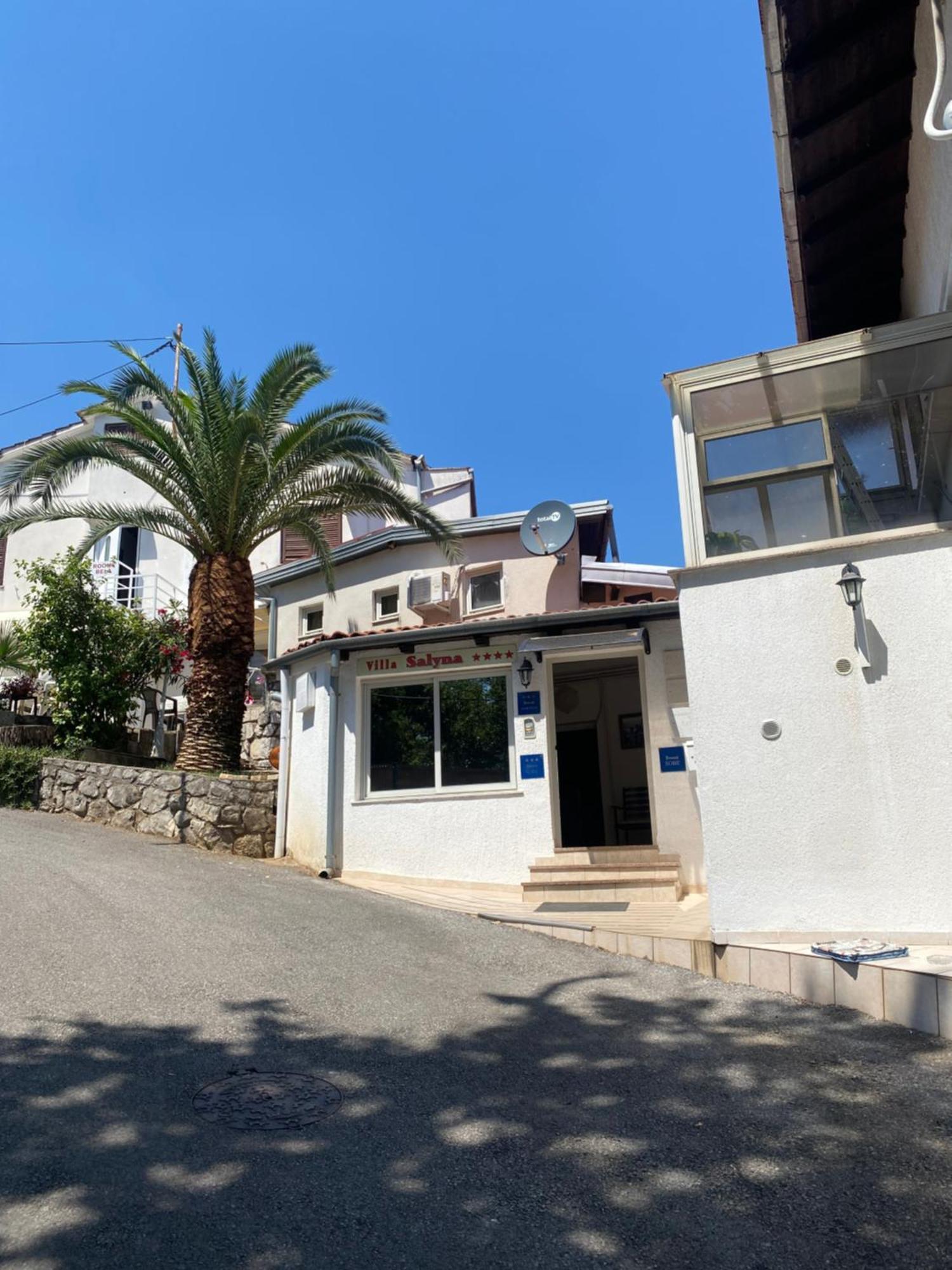 Villa Salyna Icici Exterior photo